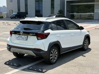 2021 Toyota Yaris L XP150 Рестайлинг, белый, 1090000 рублей, вид 4