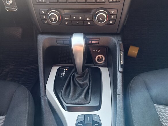 2011 BMW X1 18i I (E84), коричневый, 1500000 рублей - вид 18