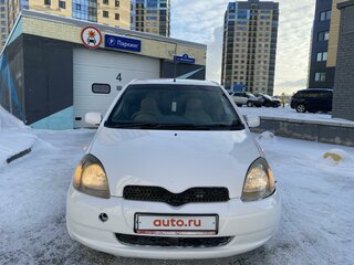 2001 Toyota Vitz I (P10), белый, 325000 рублей, вид 4