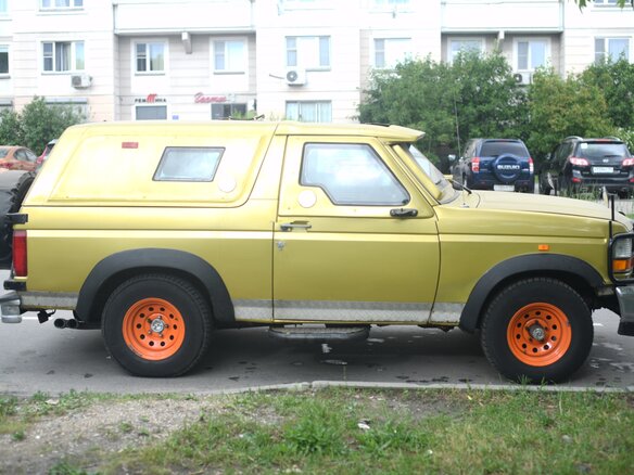 1995 Ford Bronco V, золотистый, 5000000 рублей - вид 5
