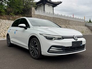 2021 Volkswagen Golf VIII, белый, 1695000 рублей, вид 1
