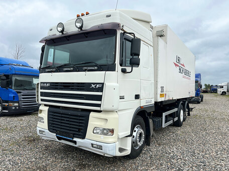 2004 DAF XF 95, белый, 3100000 рублей, вид 1