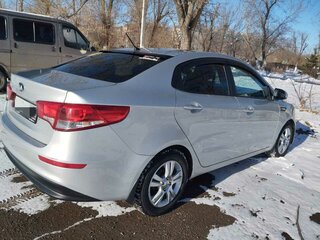 2016 Kia Rio III Рестайлинг, серебристый, 1300000 рублей, вид 4