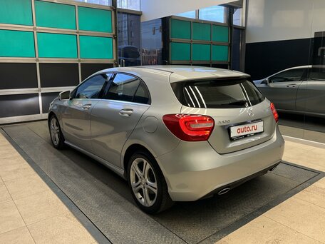 2013 Mercedes-Benz A-Класс 180 III (W176), серебристый, 1260000 рублей, вид 4