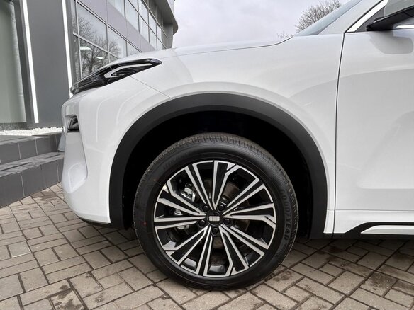 2026 Geely EX5 Гибрид EM-i, белый, 3974990 рублей - вид 8