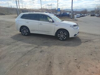 2013 Mitsubishi Outlander PHEV III, белый, 1700000 рублей, вид 1