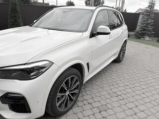 2019 BMW X5 30d IV (G05/G18), белый, 5500000 рублей, вид 4