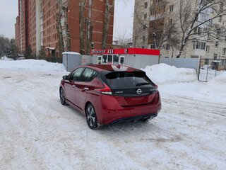 2019 Nissan Leaf II (ZE1), красный, 1900000 рублей, вид 5