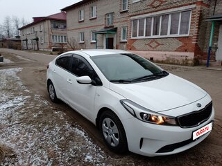 2019 Kia Cerato III Рестайлинг (Classic), белый, 1400000 рублей, вид 4