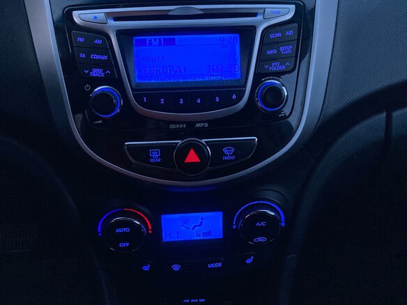 2011 Hyundai Solaris I, чёрный, 900000 рублей - вид 9