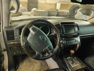 2011 Toyota Land Cruiser 200 Series, серебристый, 3346000 рублей, вид 2