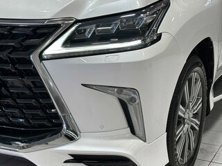 2016 Lexus LX 570 III Рестайлинг 2, белый, 7680000 рублей, вид 3