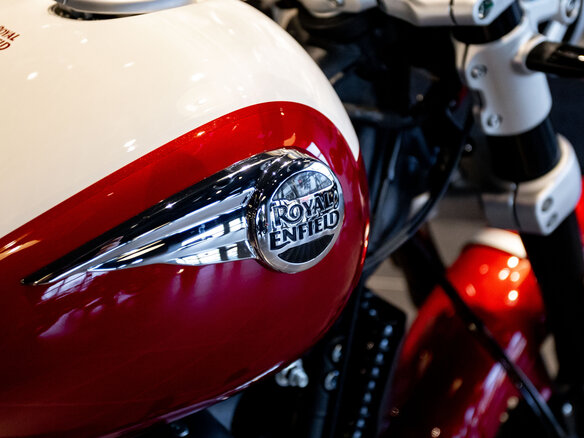 2026 Royal Enfield Super Meteor, пурпурный, 792000 рублей - вид 14