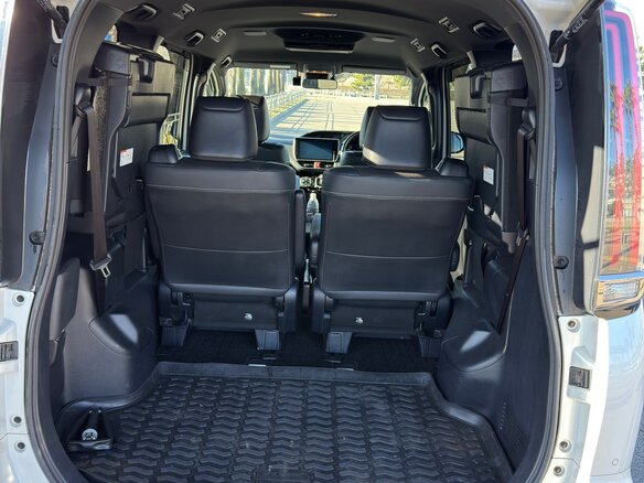 2019 Toyota Noah III (R80) Рестайлинг, белый - вид 13