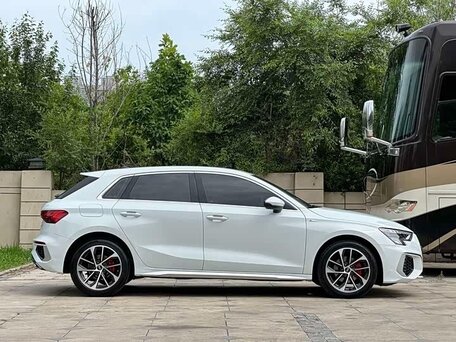 2023 Audi A3 Sportback 35 TFSI IV (8Y), белый, 1990000 рублей, вид 4
