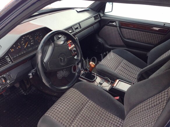 1991 Mercedes-Benz W124 300, синий - вид 5