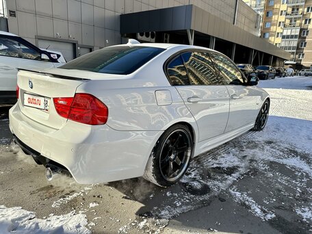2010 BMW 3 серии 330i V (E90/E91/E92/E93) Рестайлинг, белый, 3000000 рублей, вид 5