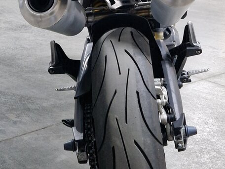 2009 Ducati Monster 696, красный, 530000 рублей, вид 5