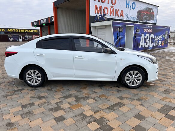 2018 Kia Rio IV, белый, 1550000 рублей - вид 6