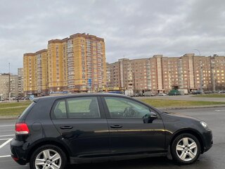2010 Volkswagen Golf VI, чёрный, 687729 рублей, вид 3