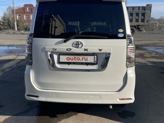 2008 Toyota Voxy II (R70), белый, 1599000 рублей, вид 1