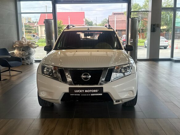 2014 Nissan Terrano III (D10), белый - вид 1