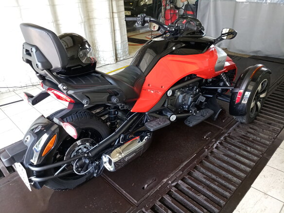 2015 BRP Can-Am Spyder, красный - вид 12