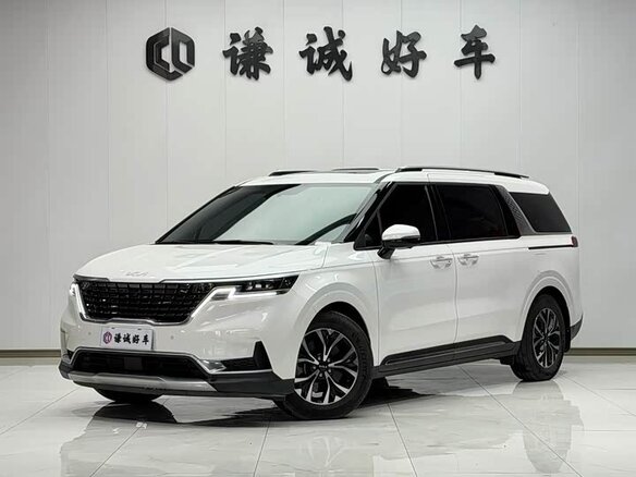 2023 Kia Carnival IV, белый, 4985000 рублей - вид 1