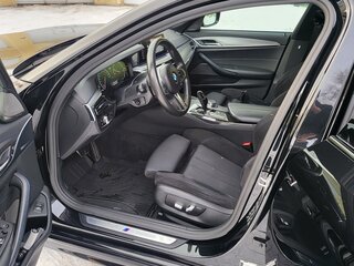 2019 BMW 5 серии 530i xDrive VII (G30/G31/G38), чёрный, 4700000 рублей, вид 3