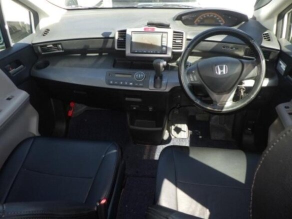 2009 Honda Freed I, белый, 730000 рублей - вид 2