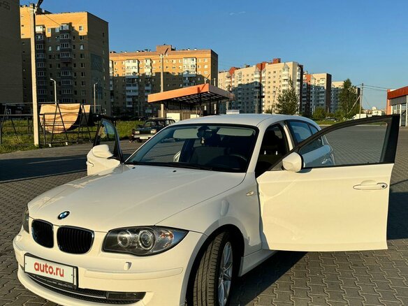 2010 BMW 1 серии 116i I (E81/E82/E87/E88) Рестайлинг, белый, 1150000 рублей - вид 6