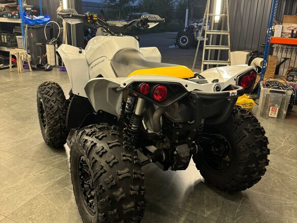 2023 BRP Can-Am Renegade 1000, серый, 2400000 рублей - вид 8