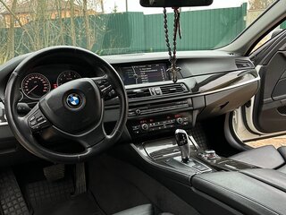2010 BMW 5 серии 523i VI (F10/F11/F07), белый, 1800000 рублей, вид 5