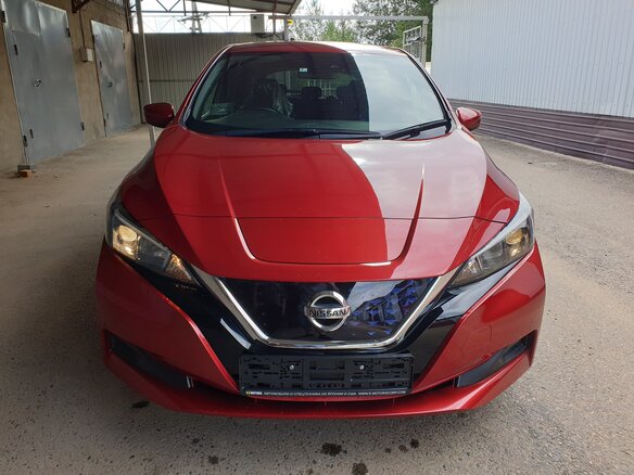2018 Nissan Leaf II (ZE1), красный, 1950000 рублей - вид 1