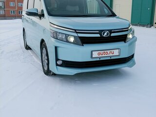 2015 Toyota Voxy III (R80), зелёный, 1999000 рублей, вид 1