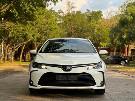 2021 Toyota Corolla XII (E210), белый, 1630000 рублей, вид 4