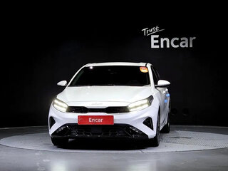 2022 Kia K3 II Рестайлинг, белый, 1800000 рублей, вид 2