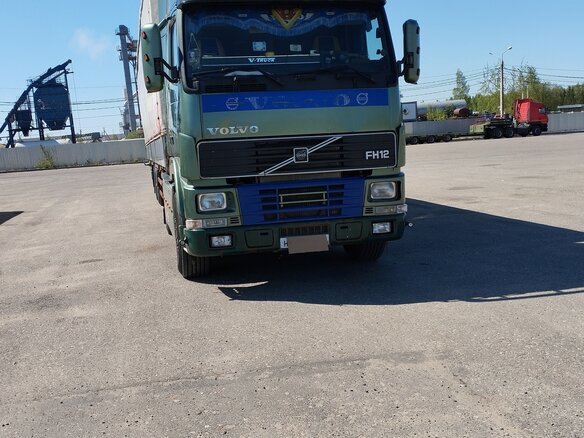 1995 Volvo FH, зелёный, 4500000 рублей - вид 1