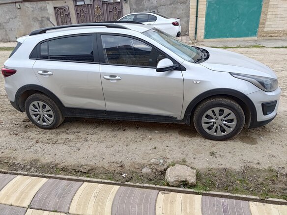 2020 Kia Rio X-Line IV, серый, 1290000 рублей - вид 4