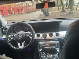 2020 Mercedes-Benz E-Класс 200 d V (W213, S213, C238), чёрный, 2000000 рублей, вид 2