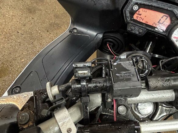 2011 Yamaha FZ8, белый, 620000 рублей - вид 12