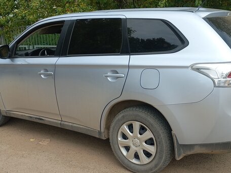 2013 Mitsubishi Outlander III, серебристый, 900000 рублей, вид 4