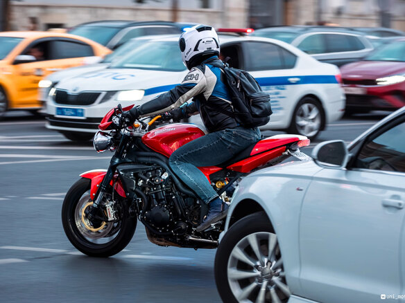 2011 Triumph Speed Triple, красный, 550000 рублей - вид 7