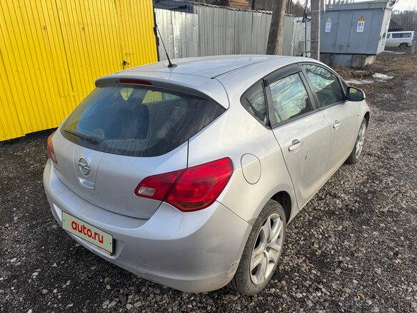 2012 Opel Astra J Рестайлинг, серебристый, 550000 рублей - вид 1