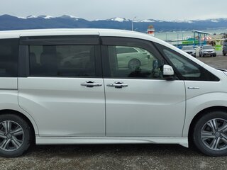 2018 Honda Stepwgn Spada V Рестайлинг, белый, 3000000 рублей, вид 2