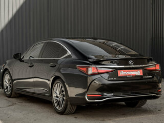 2021 Lexus ES 300h VII, чёрный, 3490000 рублей, вид 4
