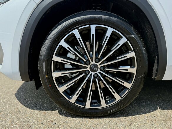 2026 Geely Monjaro I Рестайлинг, белый - вид 9