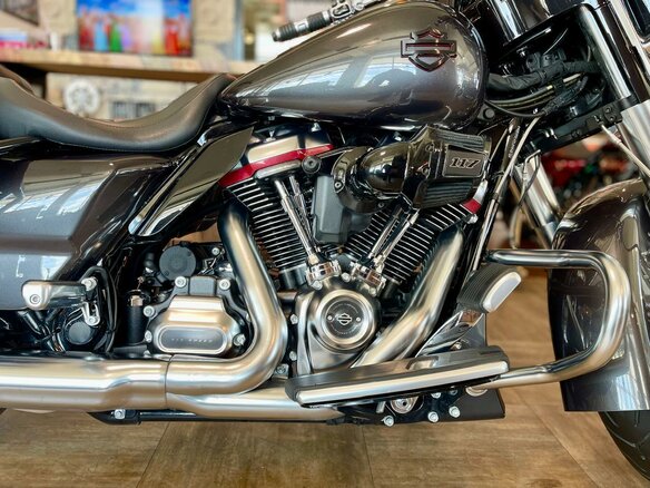 2020 Harley-Davidson CVO Street Glide, серый, 3050000 рублей - вид 12