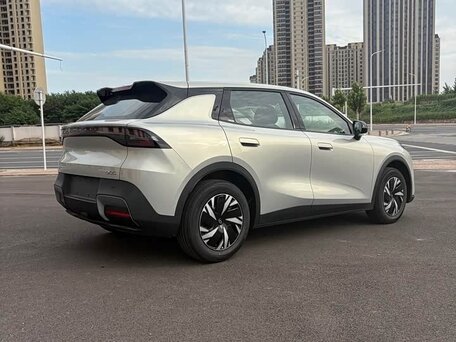 2026 Changan Qiyuan Q05 40.3 kWh II, серебристый, 1754000 рублей, вид 3