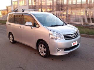 2011 Toyota Noah II (R70), серый, 1300000 рублей, вид 3